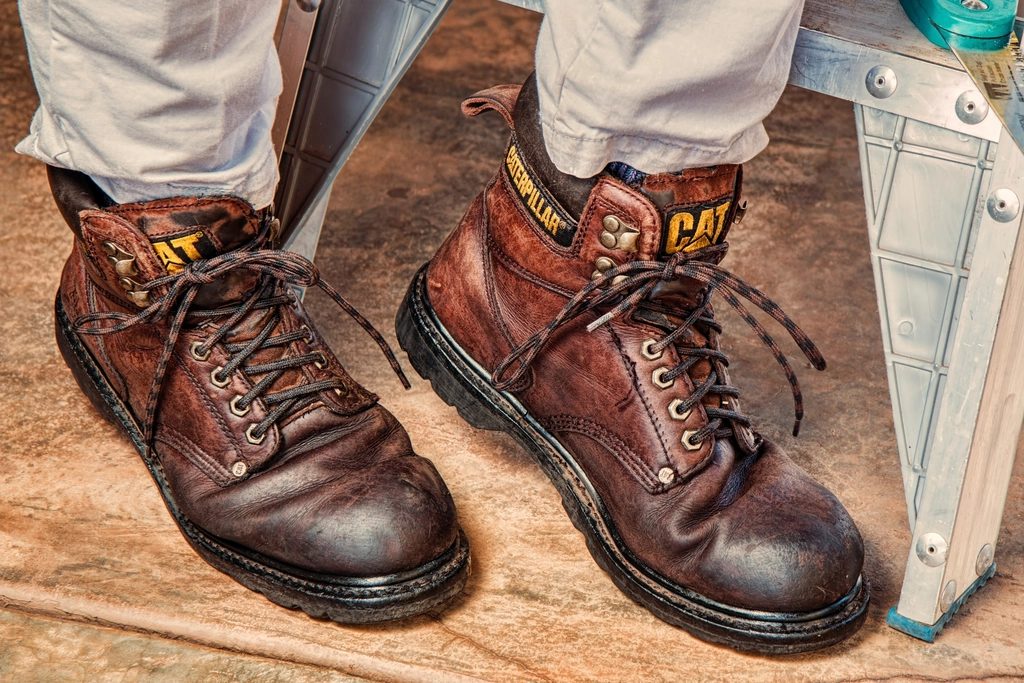 Bota industrial con casquillo de acero